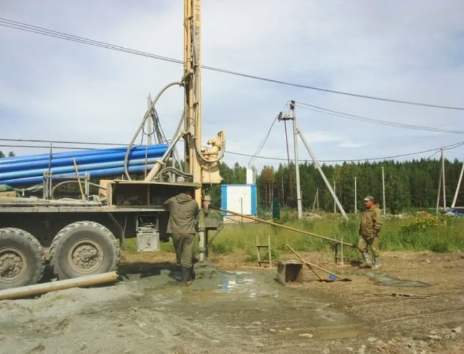 Бурение воды под скважину